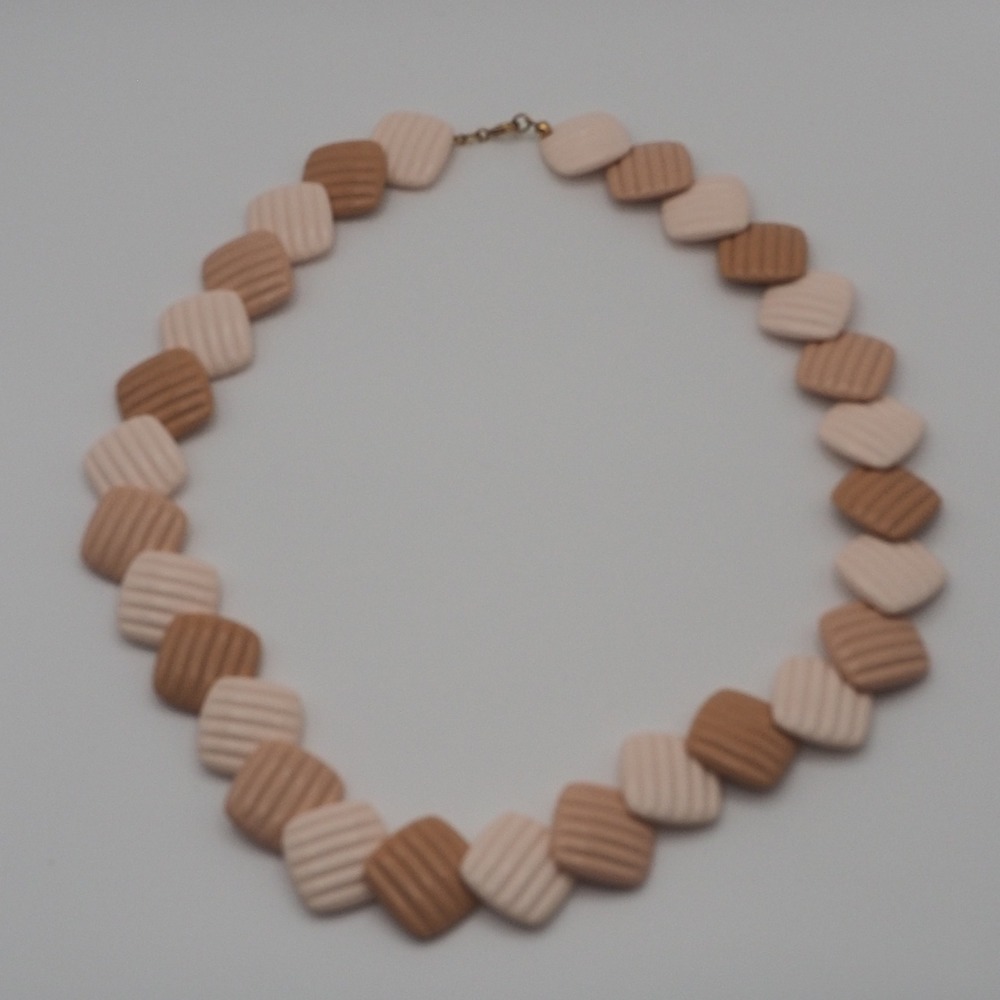 Avon Summer Sands Necklace Tan 2 Tone Ribbed Square Bead Chunky Vintage 80s Glam